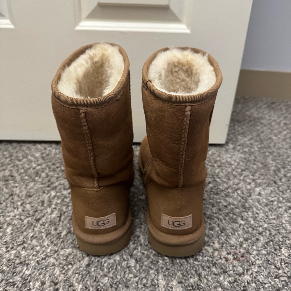 Ugg Women’s Classic Short Boots